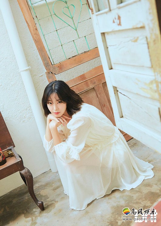 韩国女艺人高媛熙为某杂志最新一期拍摄照片：多种不同风格的无缝切换