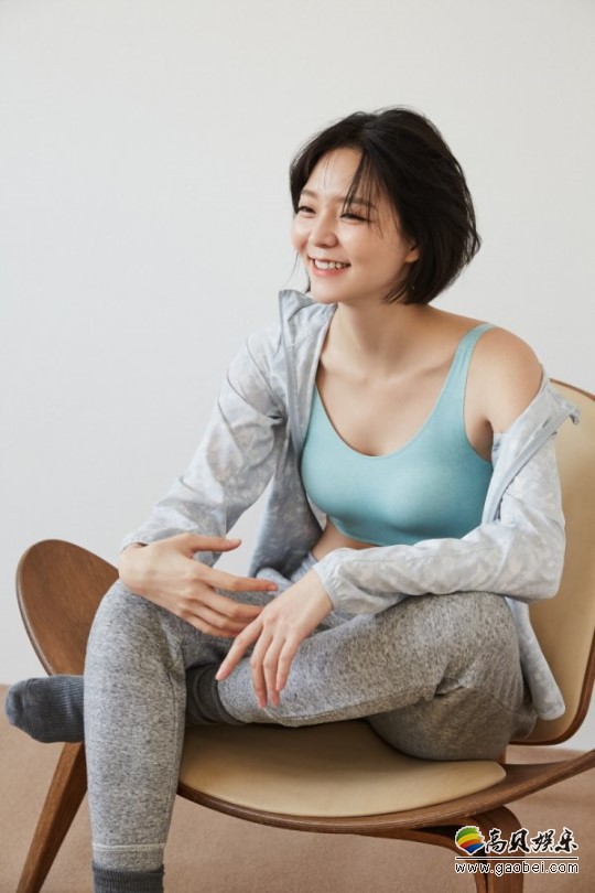 李絮为时装杂志拍摄内衣主题照片：大秀健康性感火辣身材，吸引粉丝目光