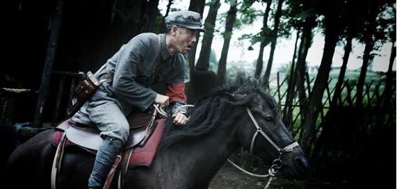《极度危机》宣布改档至8月9日全国公映：并曝光“峥嵘岁月”版角色海报