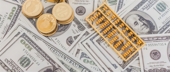 据美国媒体报道：美国股市大跌导致全球最富有500人净资产集体缩水2.1%