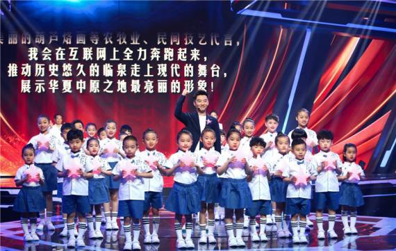 《脱贫攻坚战星光行动》郑恺出任“荣誉市民”中原牧场脱贫“C位出道”
