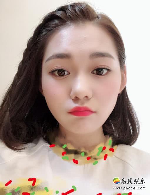 火箭少女成员段奥娟发布一组照片：图中的段奥娟明显变瘦！身材颜值俱佳