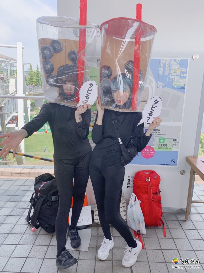 夏季Comic Market展会举行：日本COSER装扮成“珍珠奶茶”出现在会场