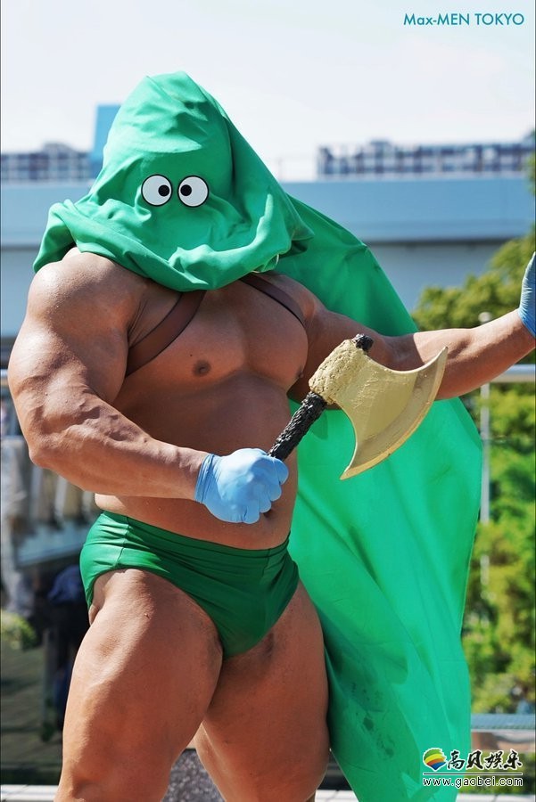 肌肉壮汉COS《勇者斗恶龙》系列搞笑恶棍角色Kandar：超还原COSPLAY