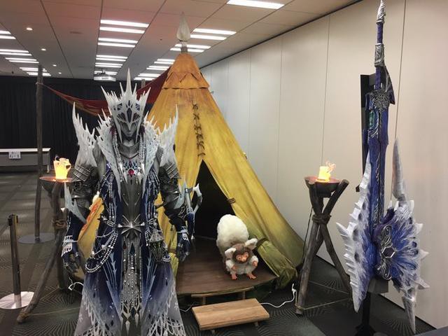 卡普空《怪物猎人：世界》“冰原”体验会：展出实体冰咒龙套装猎人模型