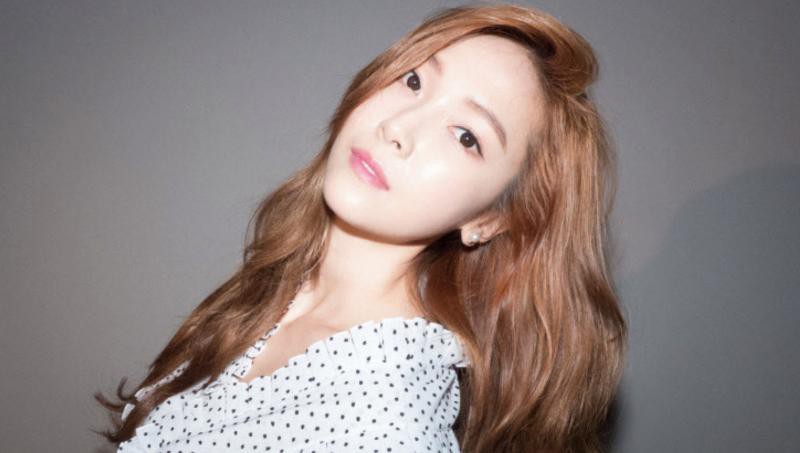 少女时代前成员Jessica和保镖贴心举动再次让粉丝脑补一场公主和骑士故事