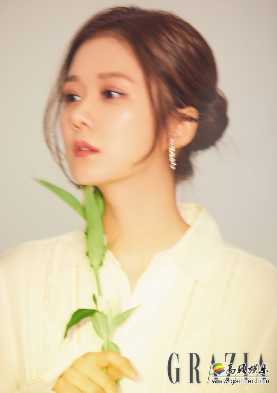 韩国女艺人张娜拉拍摄杂志写真，将在10月带着新剧《VIP》复出电视荧屏