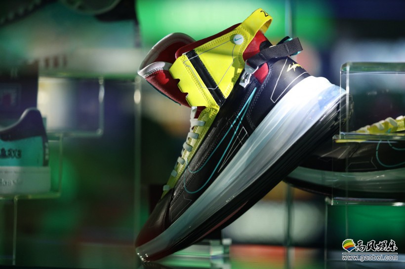 科隆游戏展进行中：《赛博朋克2077》晒出游戏主题配色Nike Air运动鞋