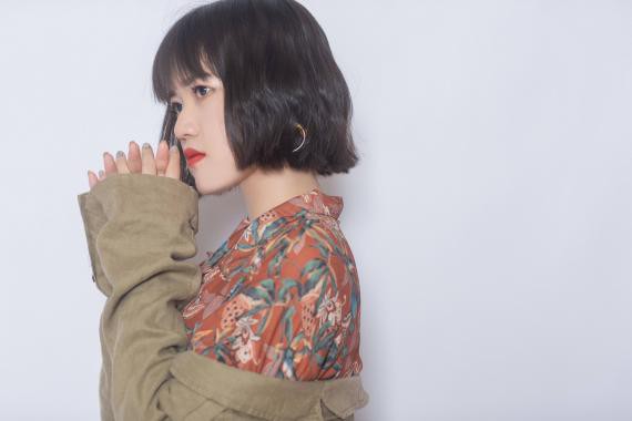 李雨包办词曲创作制作，并与音乐博主王贰浪合唱《一个一个人》单曲上线