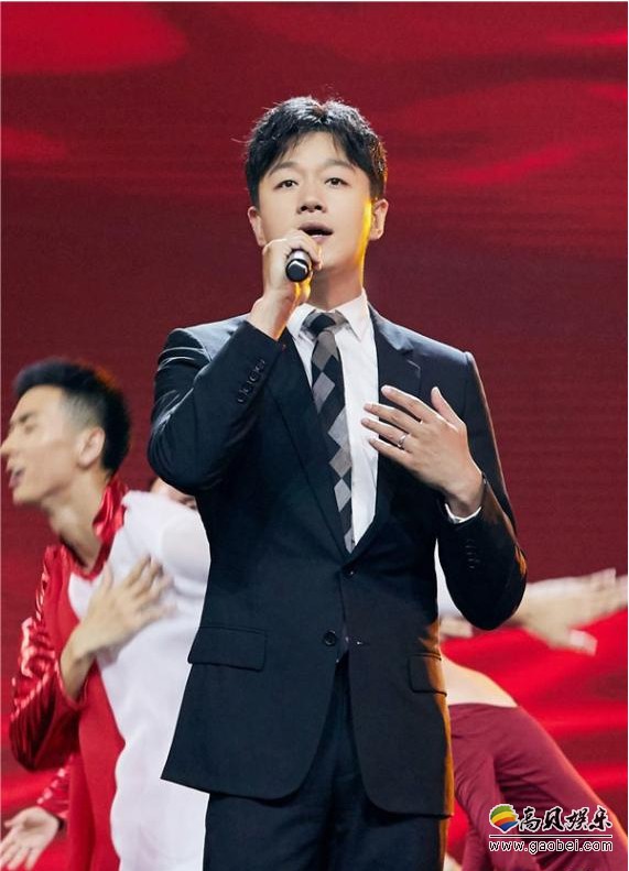 “优秀电视剧百日展播活动”启动仪式！佟大为登台献唱歌曲《红旗飘飘》