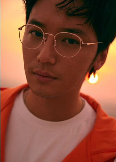 某时尚杂志公开卞约汉最新时尚画报！塑造出成熟魅力营造出独一无二氛围