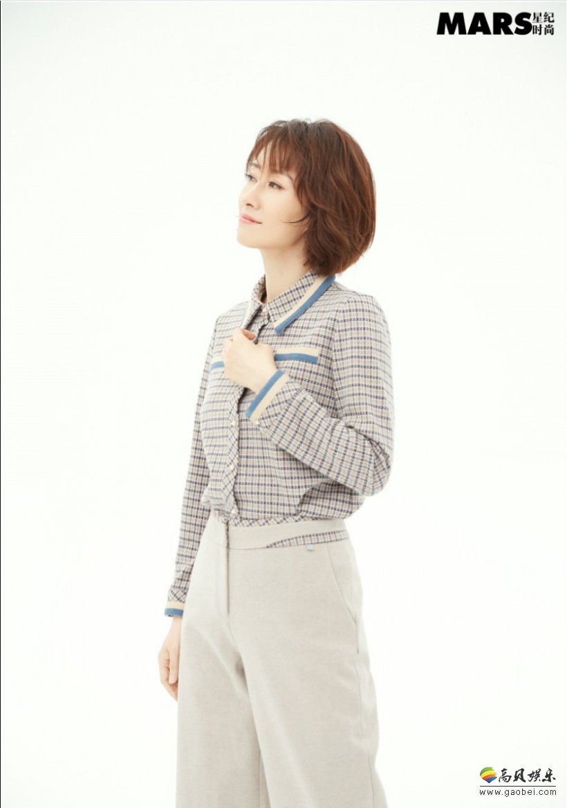 刘敏涛完美演绎都市OL通勤穿搭风!搭配明朗笑容,更显知性温柔的一面 刘敏涛完美演绎都市OL通勤穿搭风!搭配明朗笑容,更显知性温柔的一面