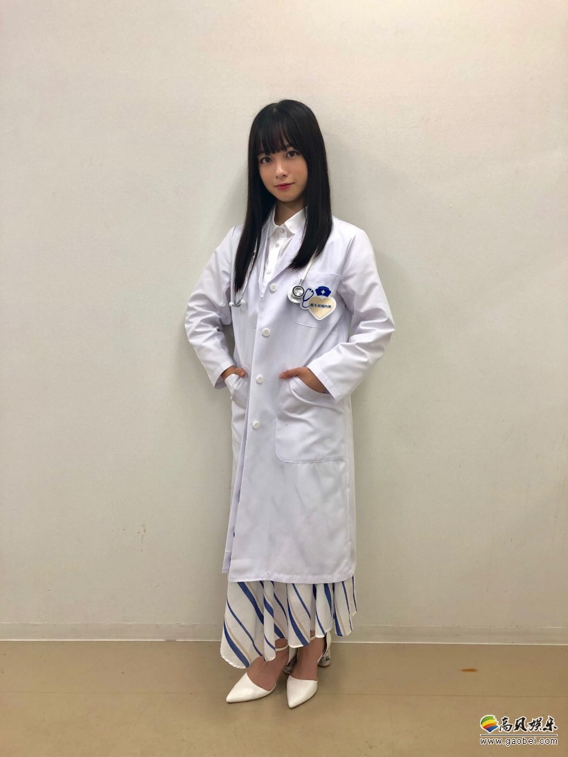 粉丝俱乐部举办粉丝活动：“院长”桥本环奈一身白大褂制服造型现身亮相