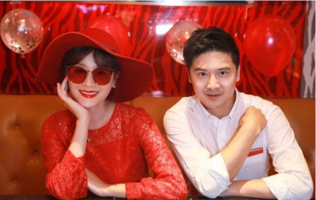 田亮微博晒出妻子叶一茜美照庆生！随后叶一茜也在微博晒出与田亮的合照