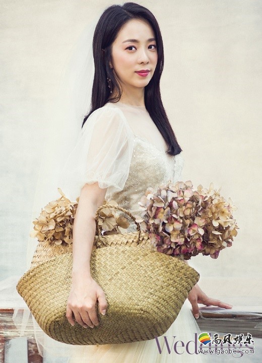 韩国KBS电视台女主播朴恩英为婚纱杂志拍摄婚纱写真！犹如落入人间精灵