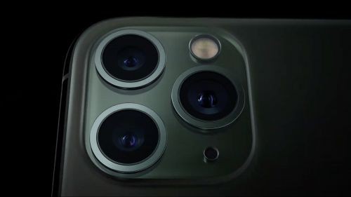 苹果新iPhone 11系列手机三摄造型遭到网友吐槽，CDPR显然是其中一位