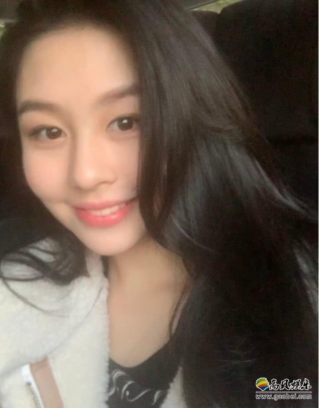 邱淑贞大女儿沈月晒出自拍美照，气质逼人“好久没有更新了～ 这是最近”