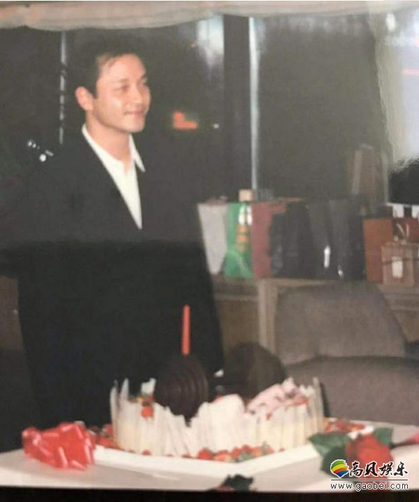 张国荣63岁冥寿，唐鹤德社交网络晒出哥哥旧照，配上《但愿人长久》歌词