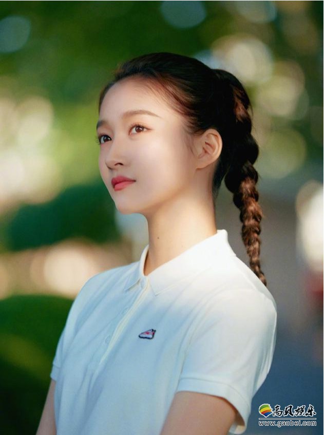 关晓彤过生日，零点刚过鹿晗准时在微博晒照为女友庆生！小情侣感情超好
