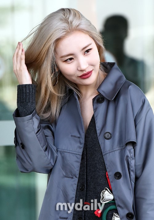 宣美为参加时装秀从仁川机场启程飞往法国巴黎！本人机场拍摄照美不胜收