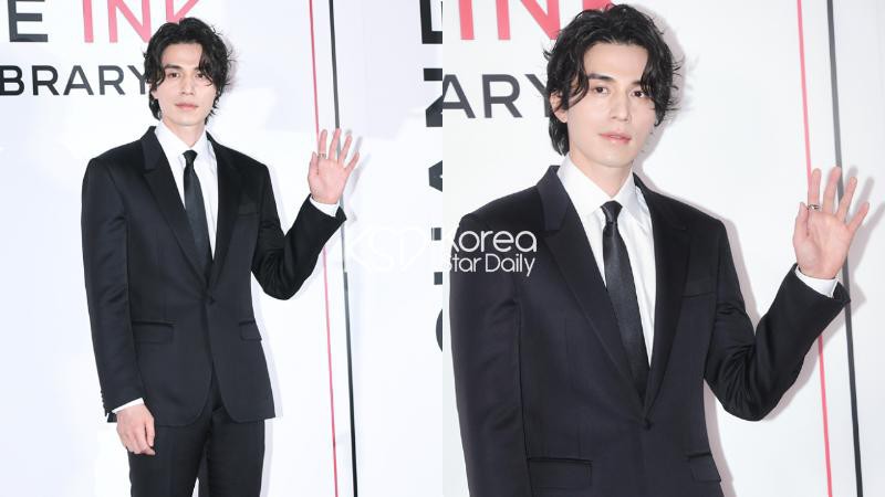 香奈儿男妆代言人李栋旭出席在首尔举办品牌活动，一亮相就引得全场尖叫