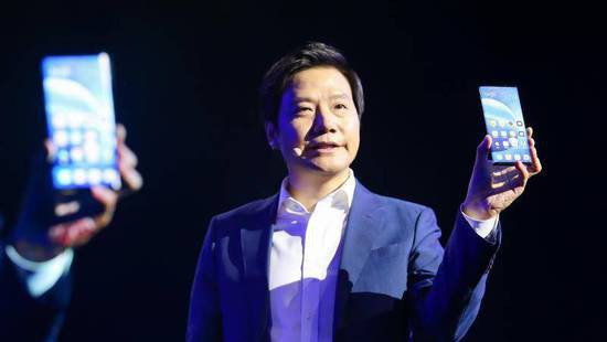 雷军在微博上再次科普了MIX Alpha手机相机系统！还对比了相机模组大小