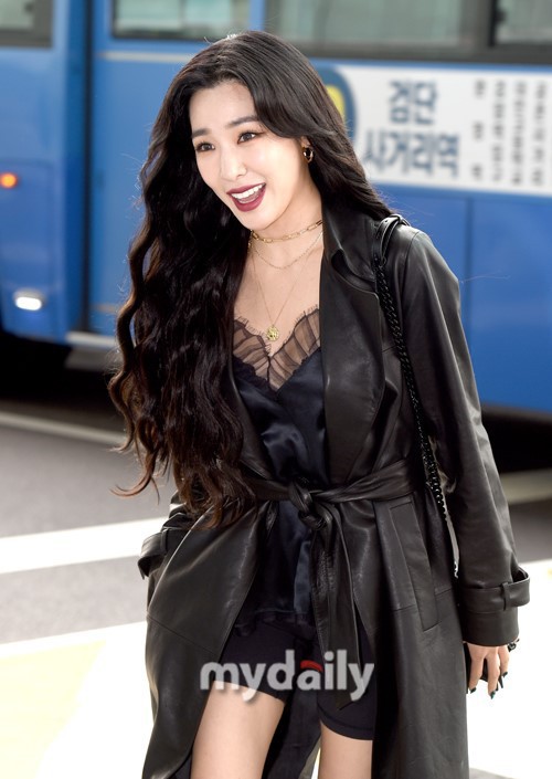 Tiffany Young海外工作行程从仁川机场启程飞往印尼雅加达！机场照美艳