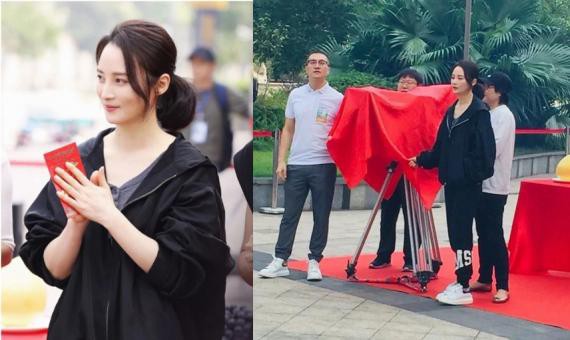 网友晒出蒋勤勤近照，据悉她在产下二胎后复出演戏，出席新剧的开机仪式