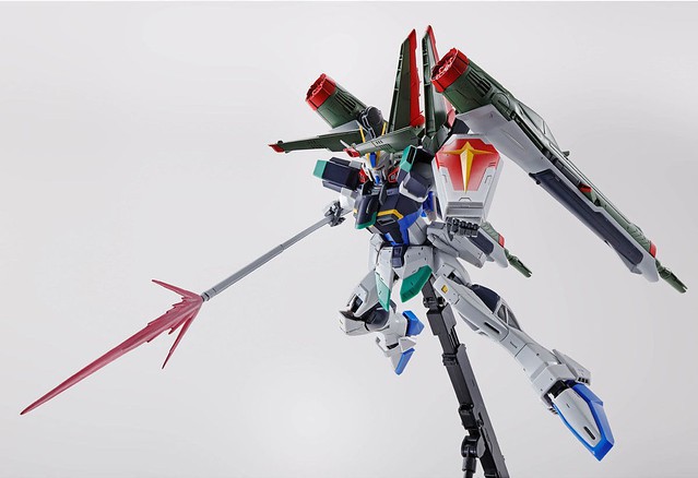 日本万代推出“MG(Master Grade)”系列新商品“轰击型脉冲高达”模型