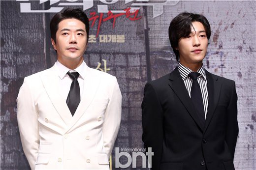 韩国电影《神之一手：鬼手》举行制作发布会，权相佑、禹棹焕等演员出席