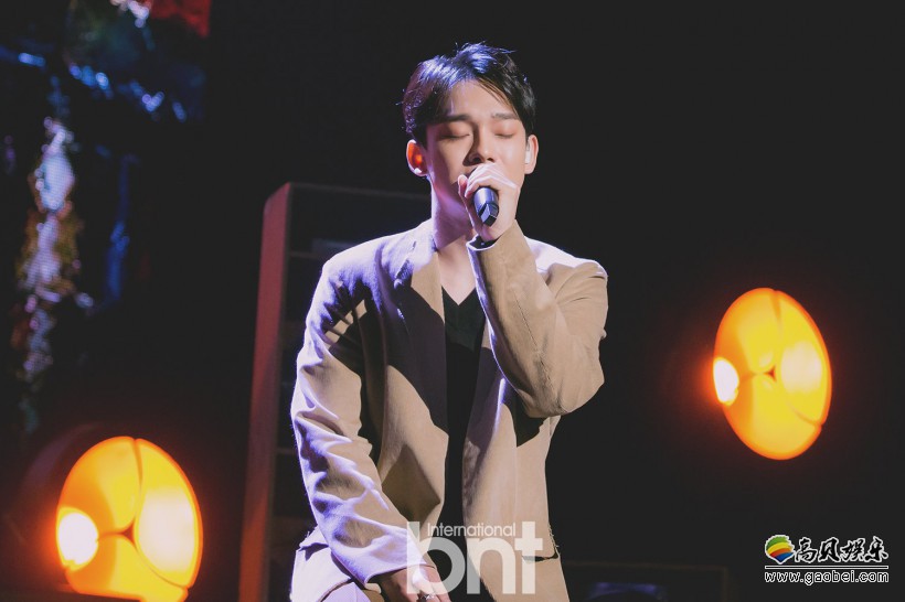 EXO成员CHEN(金钟大)新专辑《Dear my dear》音鉴会，感动现场的演唱