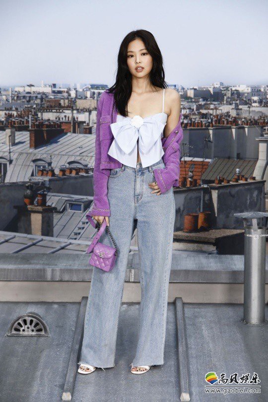 韩国女团BLACK PINK成员Jennie法国巴黎参加时装秀时拍摄照片近日曝光