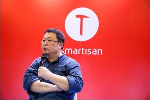罗永浩表示苹果iPhone 11 Pro Max太丑太重太难用，主力机被迫又换回R1