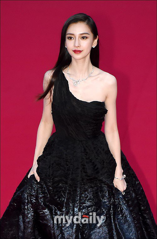 Angelababy杨颖釜山出席2019Asian Content Awards！美艳的不可方物