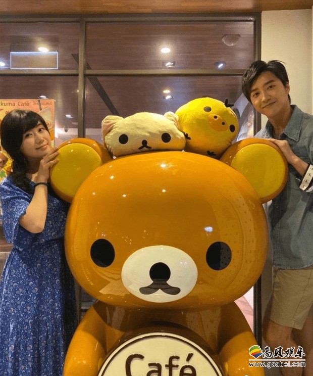 福原爱晒出和老公江宏杰轻松熊主题餐厅吃饭照片，她直言喜欢可爱东西