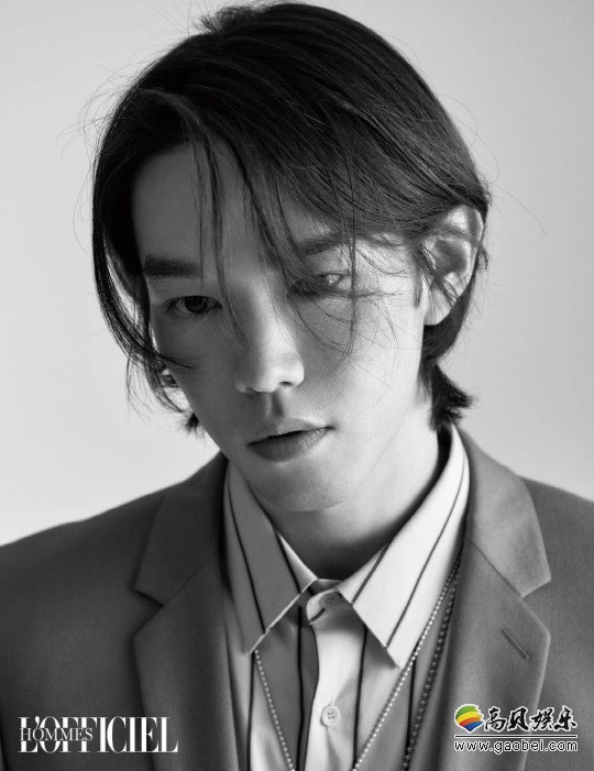 韩国歌手Kevin Oh的一组最新杂志写真在网上曝光，吸引了广大粉丝的目光