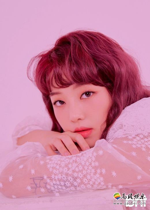 韩国女歌手Kisum最新杂志写真曝光，混搭可爱少女系风格！吸引粉丝目光