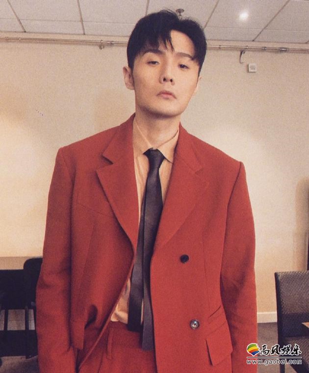 李荣浩继之前和网友们分享减肥心得后，又再次在自己微博分享早睡的秘诀