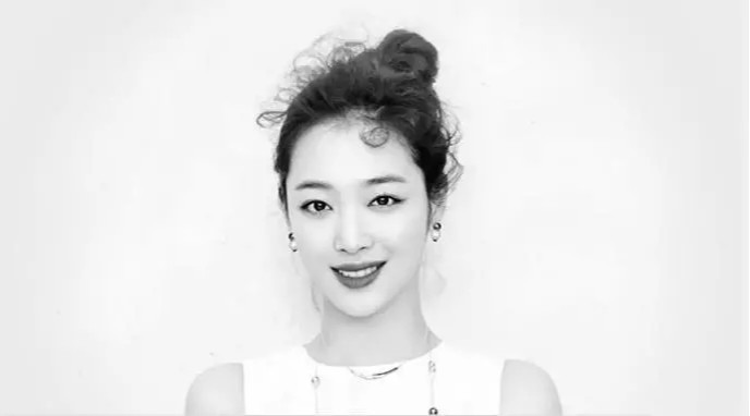 Super Junior原定回归Live放送《The SUPER Clap》取消！悼念雪莉去世