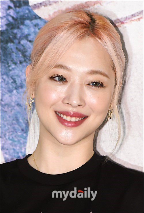 崔雪莉自杀身亡！韩国网民请愿要求政府修改法律，加强对恶意攻击者处罚