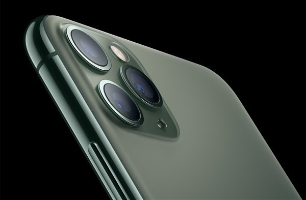 苹果iPhone 11 Pro浴霸三摄镜头突出易磨花！现在多了一种配件：镜头贴