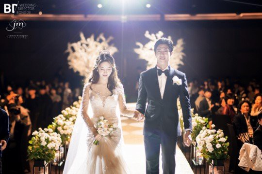 韩国女团T-ara原成员韩雅凛首尔某酒店举行婚礼！韩雅凛目前已有孕在身