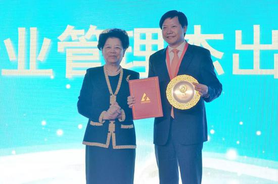 复旦大学宣布2019年复旦企业管理杰出贡献奖！授予小米创始人CEO雷军