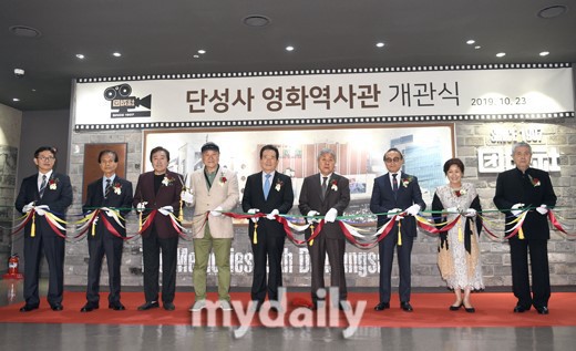 金慧子、林权泽等韩国演员和导演在首尔出席了团结社电影历史馆开馆仪式