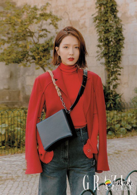韩国女艺人李真最新杂志写真曝光，田园，教堂，庙宇陪衬韩式美女的存在