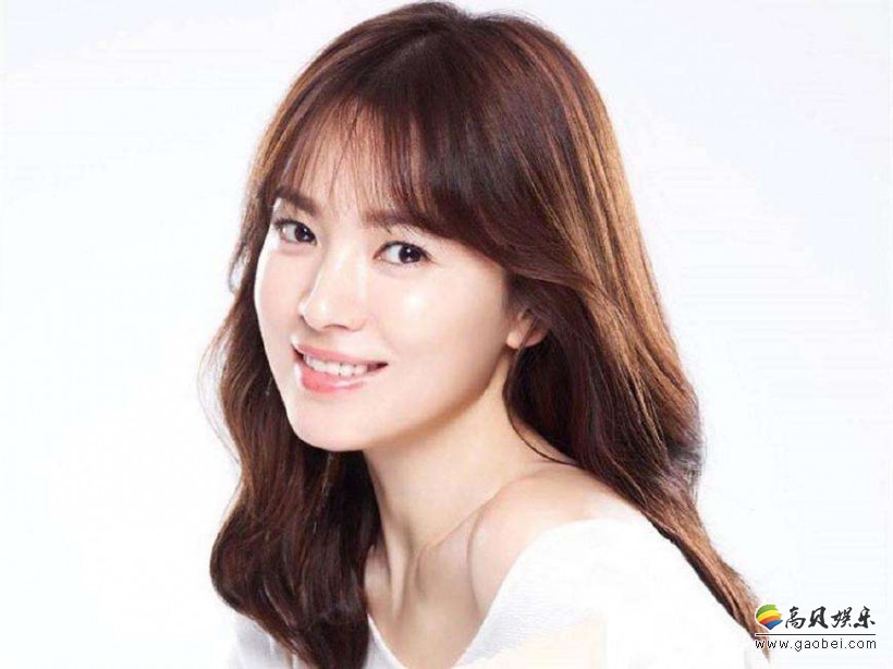 韩国女艺人宋慧乔发布一组最新拍摄杂志写真，其出众美貌吸了粉丝的目光