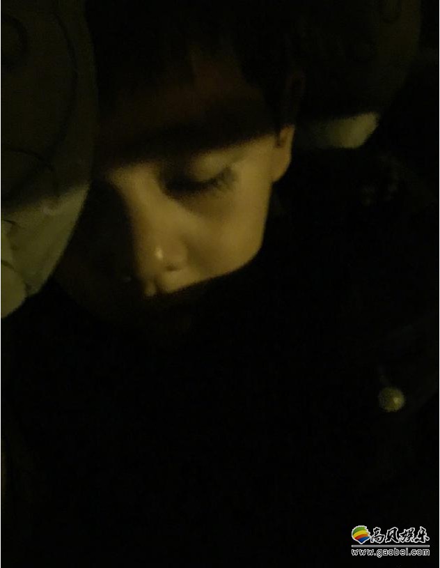 刘烨晒出诺一睡颜，曝光小家伙写的诗！诗句非常优美，可见心思细腻丰富