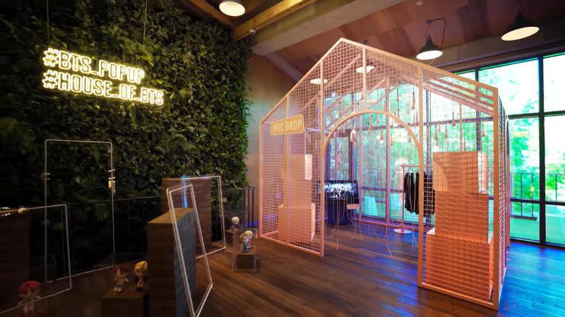 本月开幕的首尔BTS快闪店有没有人去过？ 防弹曝光开幕后人潮熙攘的内景