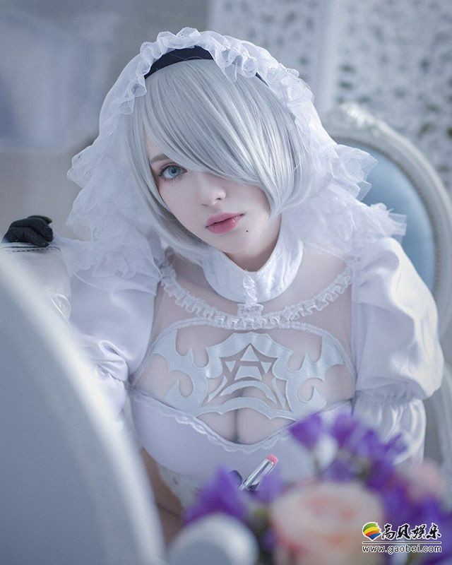 乌克兰美女COS《尼尔：机械纪元》2B小姐姐婚纱装！白丝婚纱＋火辣身材