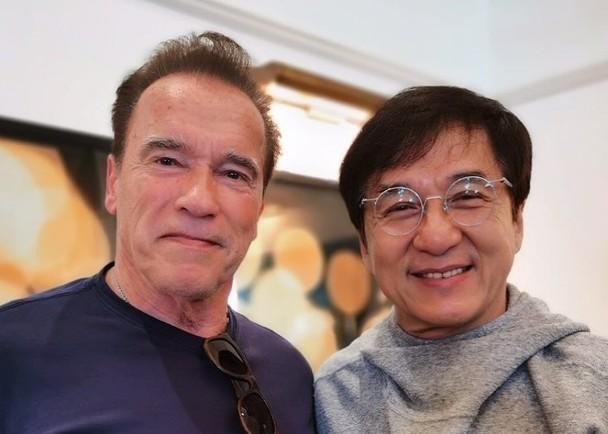 结束了全球宣传的阿诺德施瓦辛格，在INS晒出了一张同老朋友成龙的合照